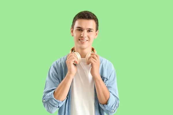 Teenage Boy Headphones Green Background — Stock Photo, Image