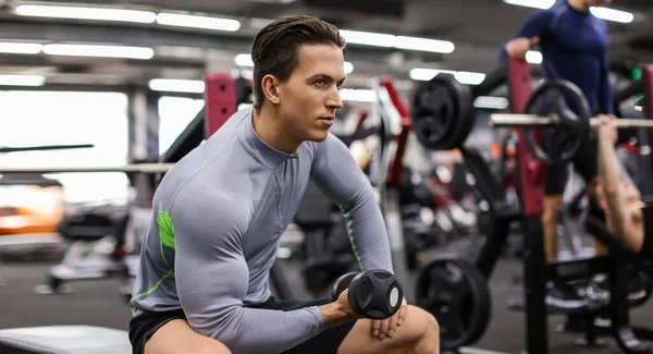 Male Bodybuilder Training Modern Gym — Fotografie, imagine de stoc