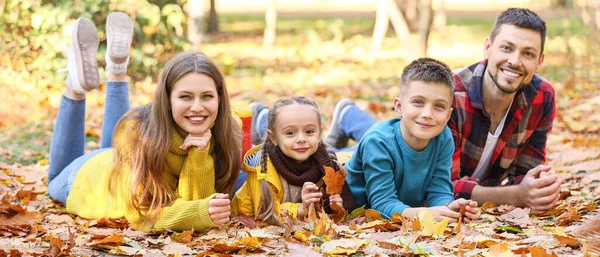 Happy Young Family Resting Autumn Park — стоковое фото