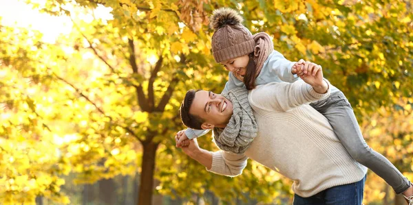 Happy Father Little Daughter Having Fun Autumn Park — Stock Photo, Image