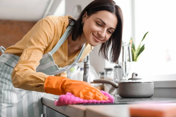 Young Woman Cleaning Electric Stove Rag Kitchen — Zdjęcie stockowe