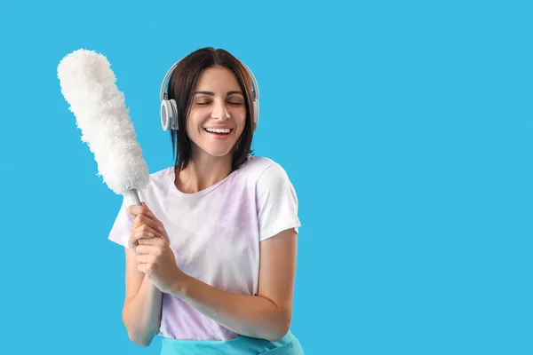 Beautiful Woman Headphones Duster Blue Background — Stock Photo, Image