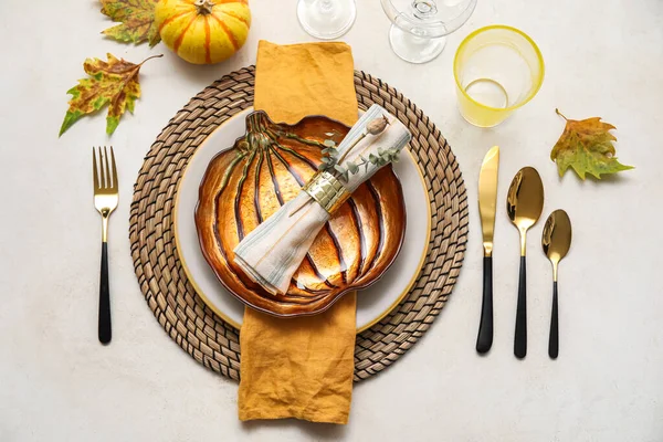 Stylish Table Setting Autumn Decor Pumpkin Shaped Plate Light Background — Stockfoto