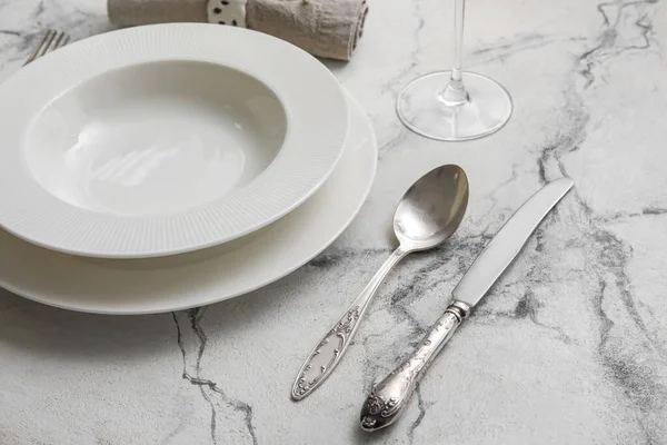 Plates Cutlery White Marble Table — Stock Photo, Image