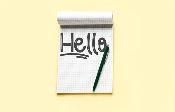 Notebook Word Hello Pen Light Yellow Background — Foto Stock