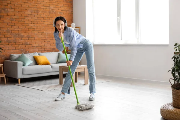 Young Housewife Headphones Mopping Floor Home — Stockfoto