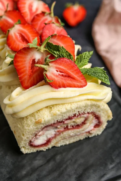 Board Delicious Strawberry Roll Cake Closeup —  Fotos de Stock