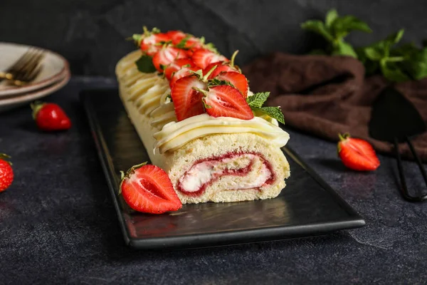 Board Tasty Strawberry Roll Cake Dark Background — Stock fotografie