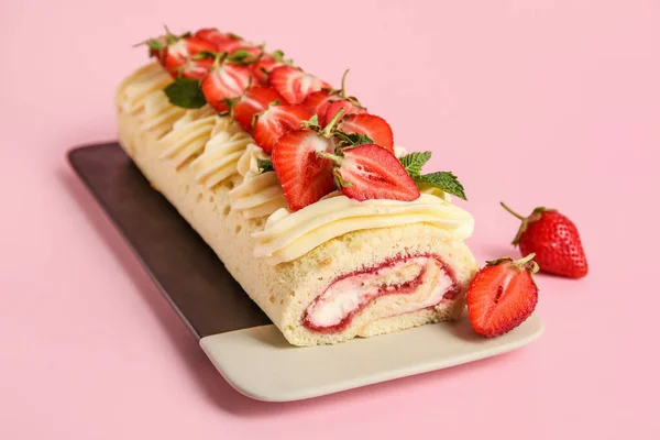 Plate Tasty Strawberry Roll Cake Pink Background — Fotografia de Stock