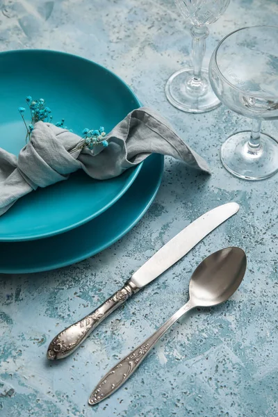 Beautiful Dinnerware Gypsophila Flowers Blue Table Closeup — Stock fotografie