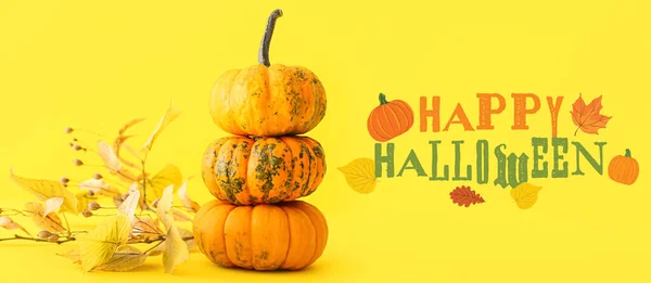 Stapel Pompoenen Gele Achtergrond Gelukkige Halloween — Stockfoto