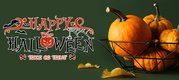 Kosár Érett Sütőtök Zöld Háttérrel Boldog Halloweent — Stock Fotó