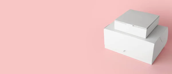 Λευκά Κουτιά Από Χαρτόνι Ροζ Φόντο Χώρο Για Κείμενο — Φωτογραφία Αρχείου