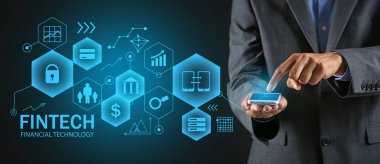 Karanlık arka planda cep telefonu olan bir iş adamı. Finansal teknoloji kavramı