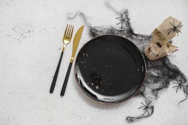 Işık arkaplan üzerinde scull ve örümcek ağı ile tablo ayarı