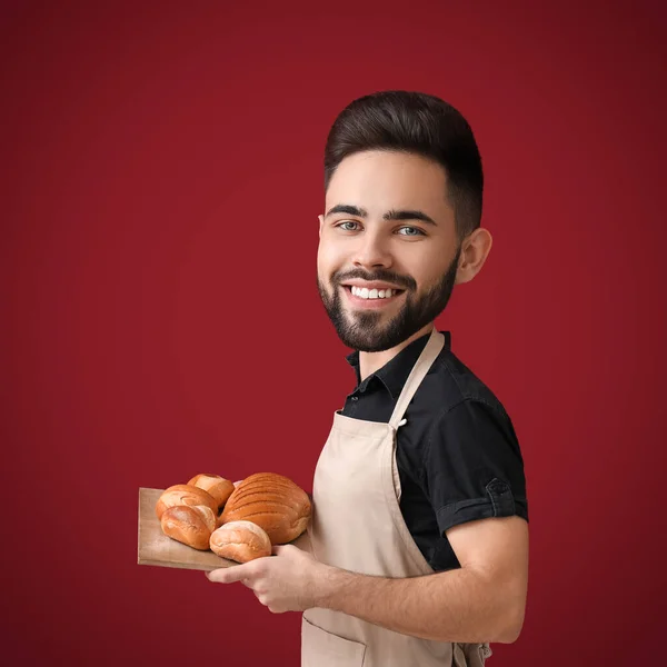 Смешной Мужчина Пекарь Большой Головой Красном Фоне — стоковое фото