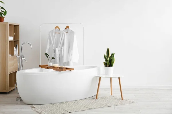 Stylish Bathtub Robes Houseplants White Wall — Stock Photo, Image