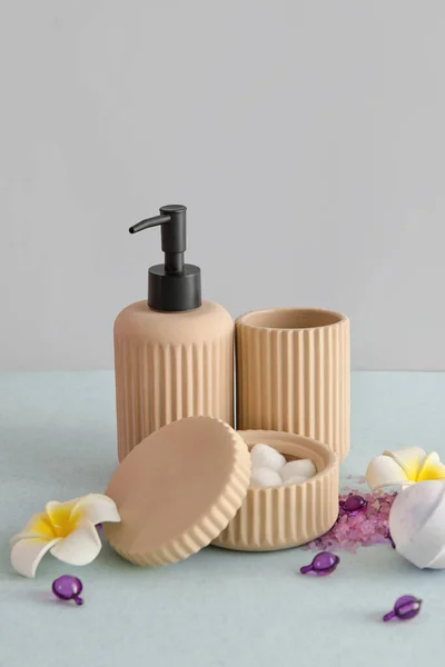Bath Accessories Flowers Light Background — Stock Photo, Image