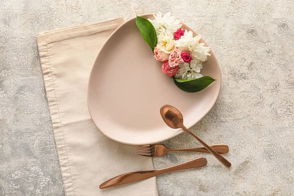 Table Setting Beautiful Floral Decor Grey Background — Stock Photo, Image