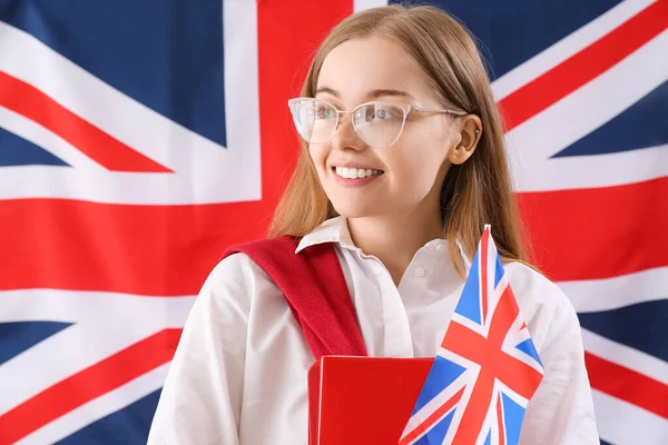 Jonge Vrouw Tegen Britse Vlag Close — Stockfoto