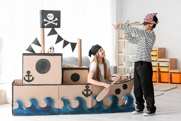 Little Boy His Sister Dressed Pirates Playing Spyglass Home — Stock Photo, Image