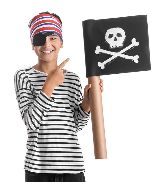Kleine Jongen Verkleed Als Piraat Wijzend Naar Vlag Witte Achtergrond — Stockfoto