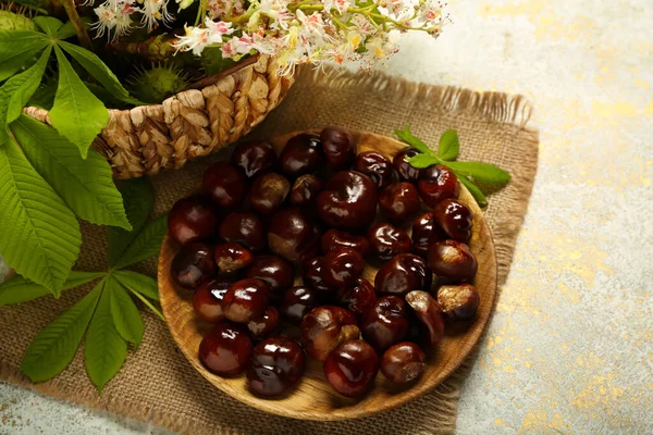 Plate Fresh Chestnuts Light Background — Stock Photo, Image
