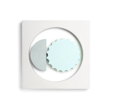 Beyaz arkaplanda boş vitrin başlığı