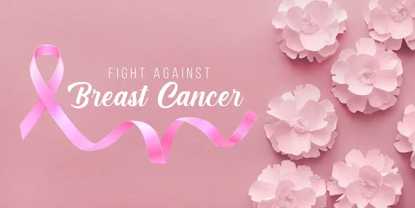 Прапор Паперовими Квітами Стрічкою Текстом Figigigigigightackinstreast Cancer Рожевому Фоні — стокове фото