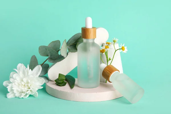 Composition Bottles Essential Oil Plaster Decor Color Background — Stock Photo, Image