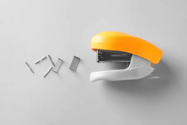 Orange Stapler Staples White Background — 图库照片