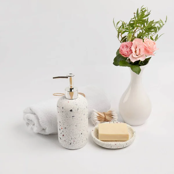 Bath Accessories Vase Flowers White Background — Stock Photo, Image