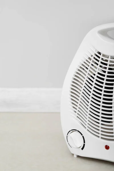 Elektrische Ventilator Verwarming Buurt Van Lichtmuur — Stockfoto