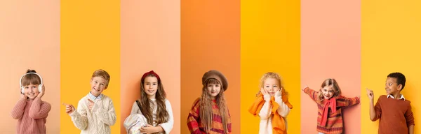 Zestaw Dzieci Ciepłych Swetrach Kolorowym Tle — Zdjęcie stockowe