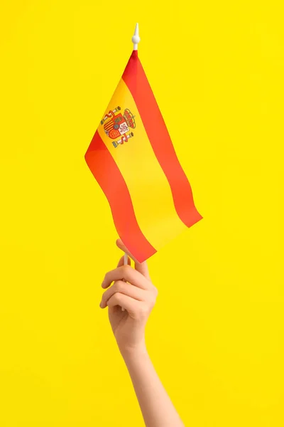 Mujer Con Bandera España Sobre Fondo Amarillo — Foto de Stock