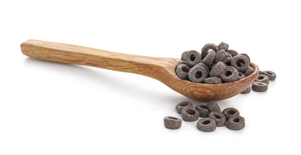 Cuchara Madera Con Anillos Cereales Negros Sobre Fondo Blanco — Foto de Stock