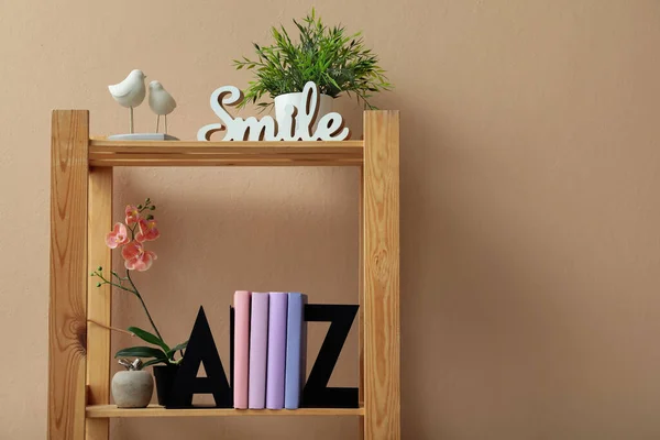 Bookcase Stylish Holder Flowers Decor Beige Wall — Stock Photo, Image