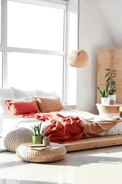 Interior Light Room Big Bed Green Houseplants — Stock Photo, Image