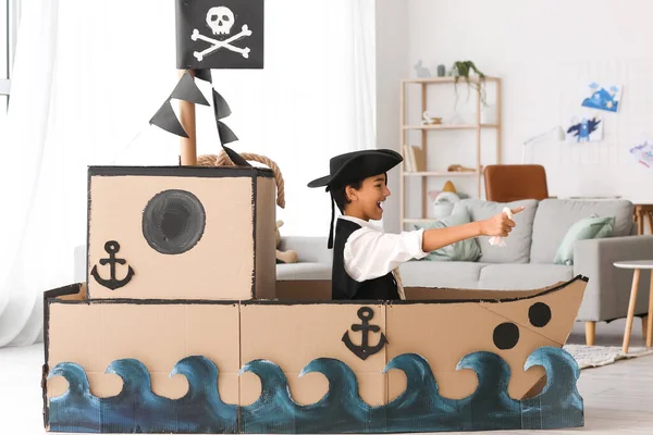 Little Boy Dressed Pirate Playing Rope Cardboard Ship Home — Stock Photo, Image