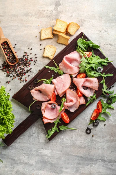 Wooden Board Slices Delicious Ham Arugula Spices Grunge Background — Stock Photo, Image
