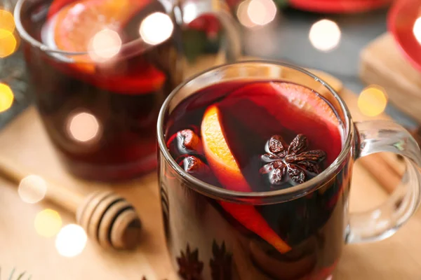 Coupe Verre Vin Chaud Savoureux Sur Table Gros Plan — Photo