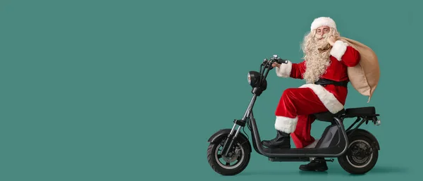 Kerstman Met Zak Fiets Groene Achtergrond Met Ruimte Voor Tekst — Stockfoto