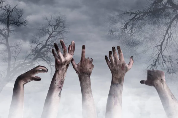 Руки Зомбі Виходять Могил Вночі — стокове фото