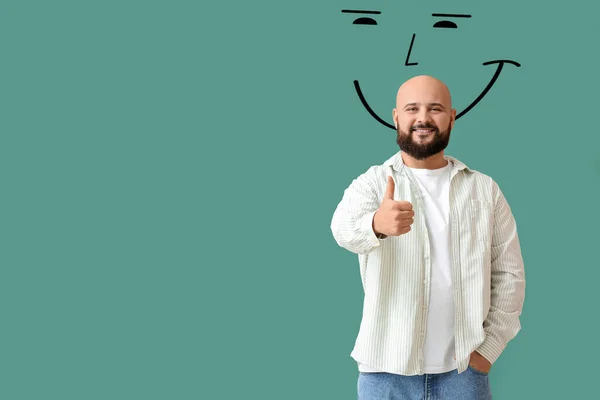Happy Bald Man Showing Thumb Drawn Smile Green Background — Stock Photo, Image