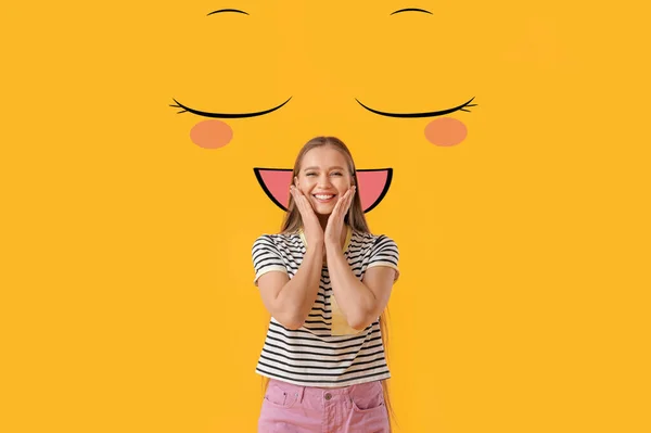 Gelukkig Jong Vrouw Getrokken Glimlach Gele Achtergrond — Stockfoto