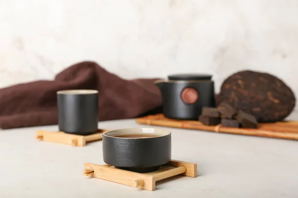 Soporte Con Taza Puro Sobre Fondo Blanco Primer Plano —  Fotos de Stock