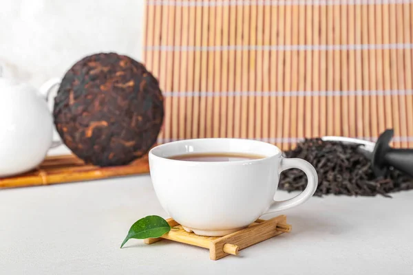 Stand Cup Puer Tea White Background Closeup — Stock Photo, Image