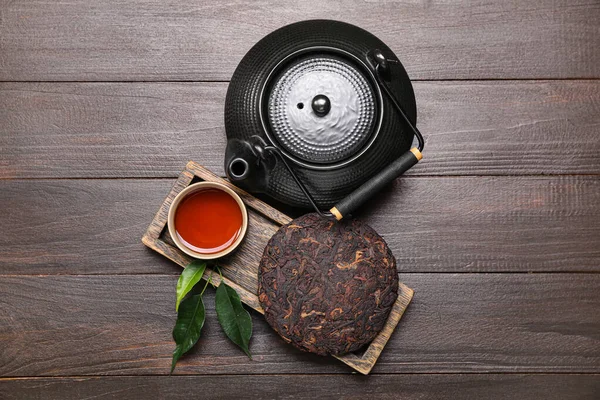 Board Dry Pressed Puer Tea Cup Teapot Dark Wooden Background — Stock Photo, Image