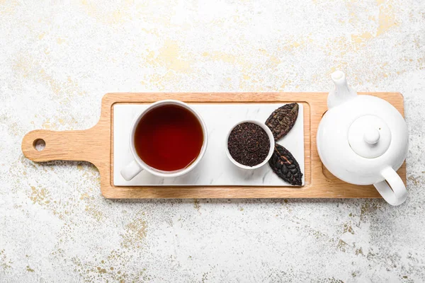 Board Mit Teekanne Und Tasse Puer Tea Auf Grunge Hintergrund — Stockfoto