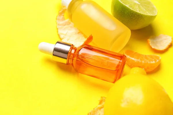Bottles Citrus Serum Fruits Yellow Background Closeup — Stock Photo, Image